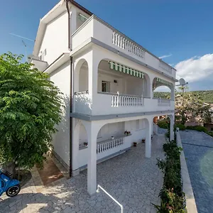 apartmani-sanjin-tariba.primorje-gorskikotar.com/